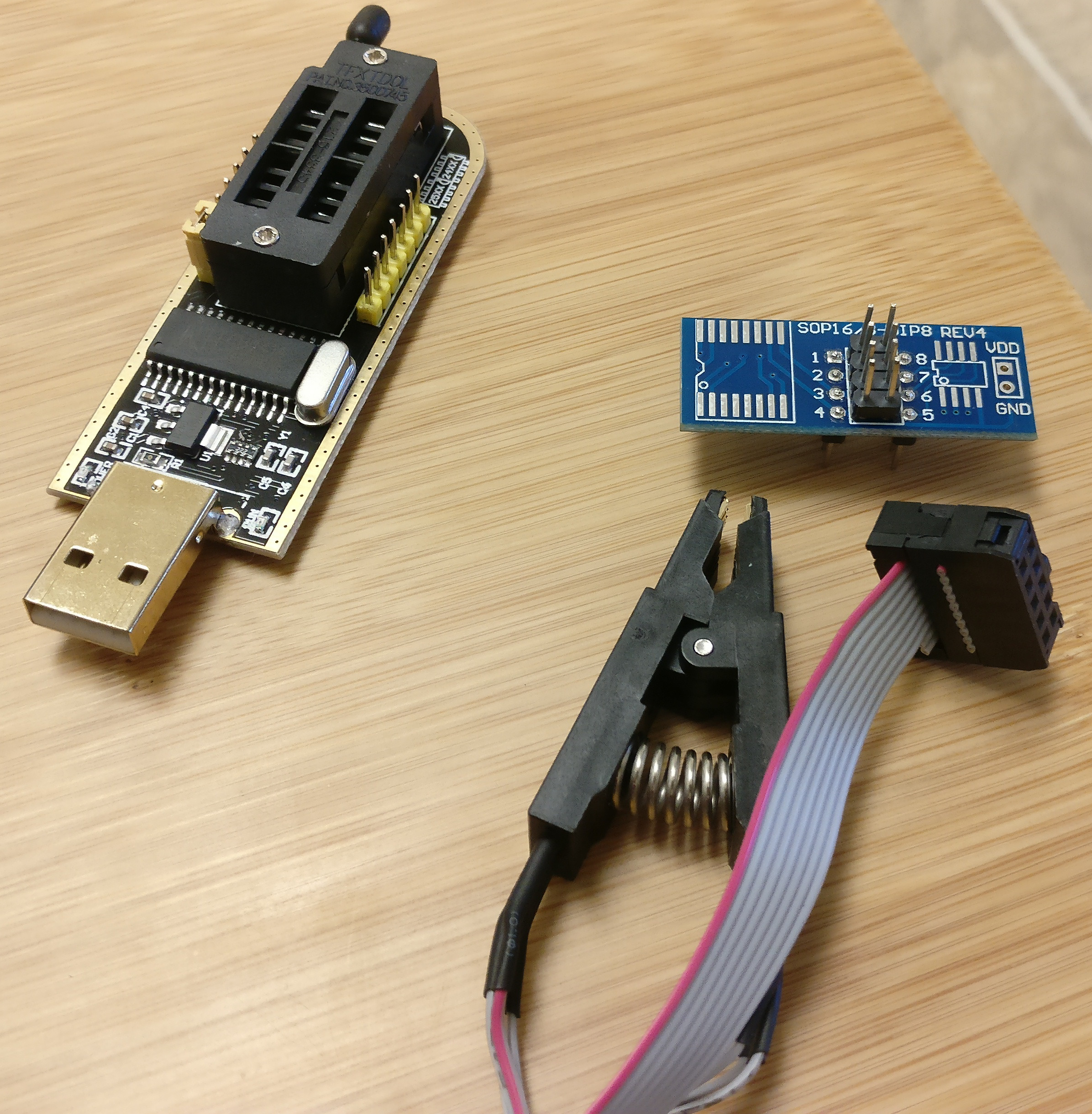 USB Programmer CH341A (left), SOP8 clip (bottom), SOP16/8-DIP8 board (top)